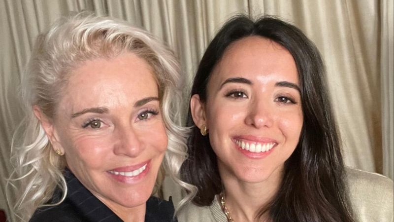 Escuchar ahora - Una chica de cine: Belén Rueda nos presenta "El vestido"