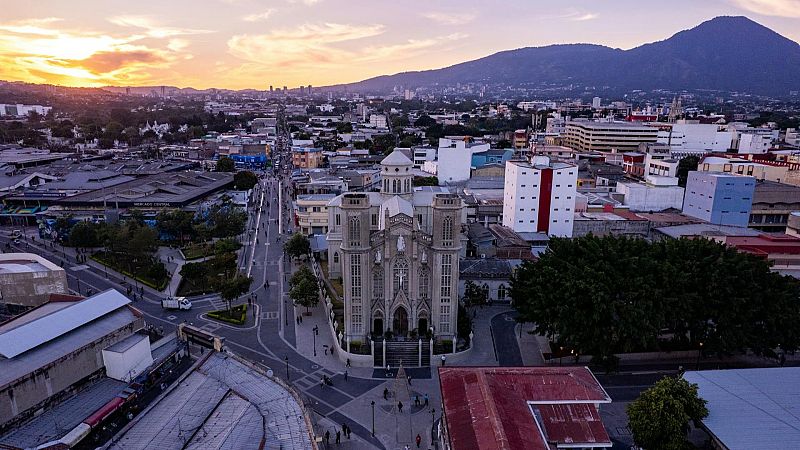 Bon dia i bona sort - Viatge a la vista? Aquestes s�n les noves destinacions de moda (arrivederci, Roma) - Bon dia i bona sort | Escoltar
