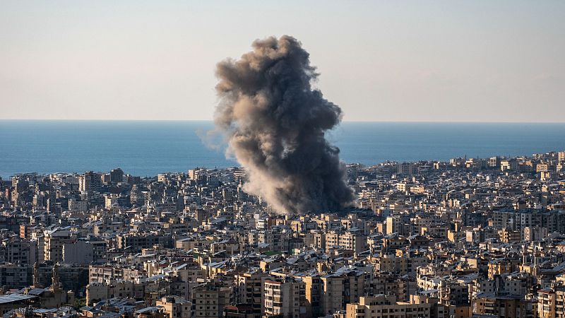 Crónica internacional -  Israel prosigue su ofensiva en Líbano, donde ya ha desplegado tropas - Escuchar ahora