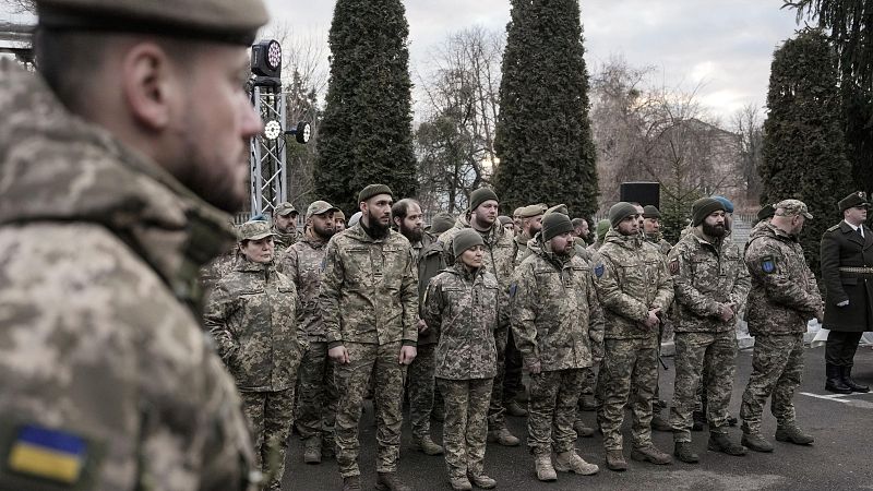 Ucrania: "Las mujeres están activas en la diplomacia pública" - Mediodía en RNE | Escuchar