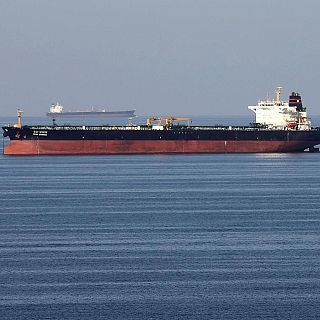 Caos a l'estret d'Ormuz: vaixells aturats i el transport mundial en alerta. Quant pujarà el petroli?