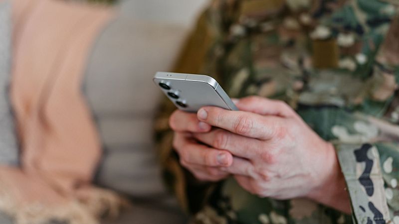 Las redes sociales, otra arma del conflicto en Colombia - Hora América | Escuchar