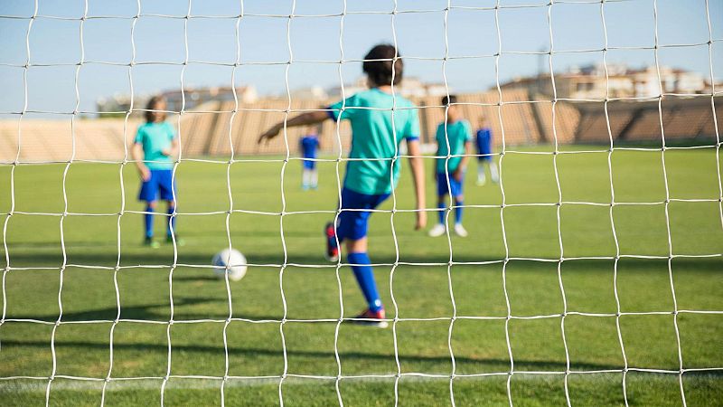 Bon dia i bona sort - Xavier Estrada, ex-�rbitre professional i Doctor en Educaci�: "Cal repensar els valors de l'esport" - Bon dia i bona sort | Escoltar