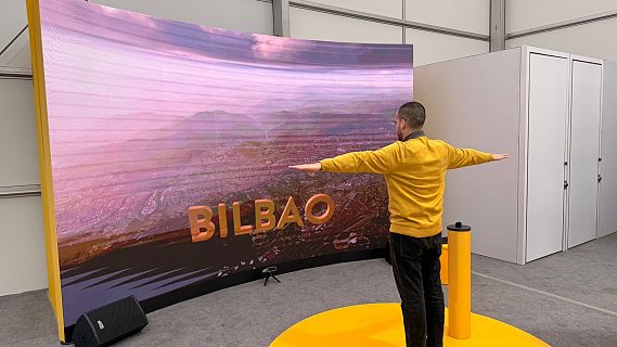 Robots i bessons digitals per evitar cues: el MWC presenta l'aeroport del futur