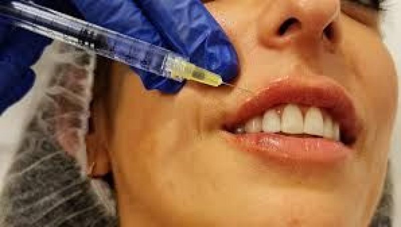 8M Dia de la Mujer. La presión social para mantenerse joven y guapa - Escuchar ahora