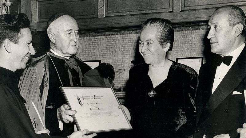 Hora América en R-5 - Gabriela Mistral: primera latinoamericana en recibir un Premio Nobel - 08/03/26 - Escuchar ahora
