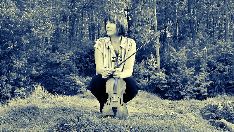 El mundo de Meredith Bates - Música para aeropuertos - 08/03/2026 - escuchar ahora