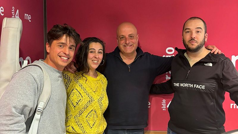 El mat� de R�dio 4 - Lita Claver 'La Ma�a', canta i balla 'Gitana hechicera' a 'El mat� de R�dio 4' - El mat� de R�dio 4 | Escoltar