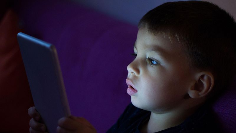 Mapaternitats amb Alba Carreres: Premis Zapping i l?impacte de les pantalles en la inf�ncia - Xavif�rnia | Escoltar