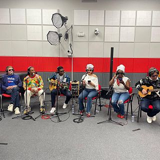 Entrevista y actuación en directo de Orishas