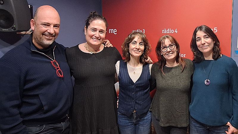 Lletra Lligada - Recuperar els somnis quan s'és mare - Lletra lligada | Escoltar