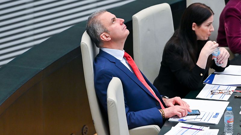 El Pla B - Tertúlia | Vox expulsa Ortega Smith - Trump exigeix la “rendició incondicional” de l’Iran - El pla B | Escoltar