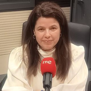 Dialenguando con Lola Pons: las primeras voces de mujer en nuestra lengua