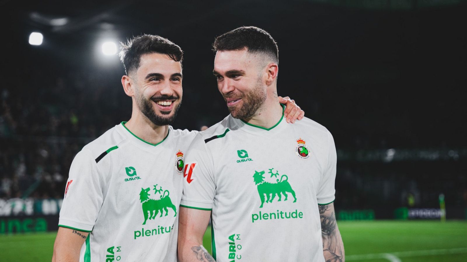 El Racing se acerca al objetivo del ascenso directo tras la victoria frente al Córdoba - Cantabria Informativos | Escuchar