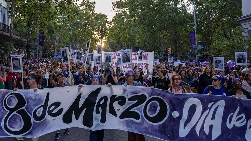 8M con Femigradas - Españoles en el exterior | Escuchar