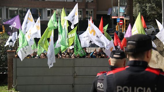 Educació acorda amb CCOO i UGT pujades salarials als docents