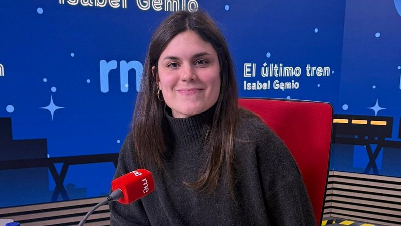 Los versos de Juan Gallego Benot en la voz de Elvira Sastre - El último tren | Escuchar