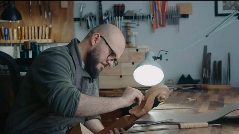 Reportajes Emisoras - Santiago - Un violonchelo lleno de historias - 10/03/26 - Escuchar ahora