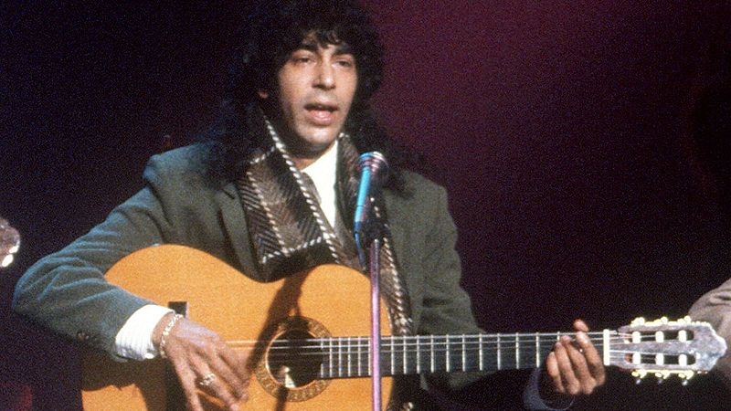 Personas curvas: Rafael Amador - Hoy empieza todo | Escuchar