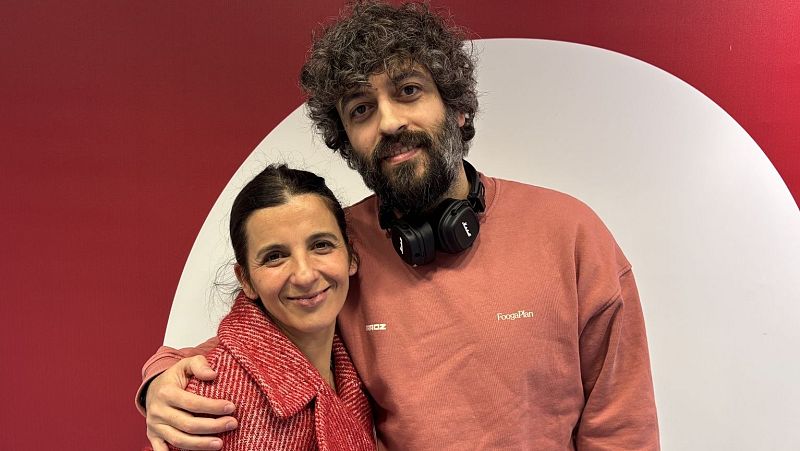 Rompientes una obra de Paul Verrept con la actriz Rebeca Hernando y el director Chema Esbec - Dramedias en Radio 5 | Escuchar