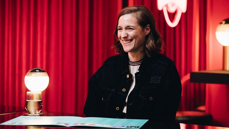 L'Entrellat - Carla Simón: "En moments tan foscos com l’actual, en el cinema necessites més llum" - L'Entrellat | Escoltar