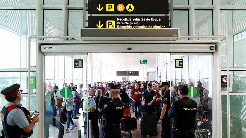 Bon dia i bona sort - Disfressats de treballadors del Prat: aix� entraven migrants il�legals - Bon dia i bona sort | Escoltar