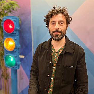 'Against the dying of the light' con José González