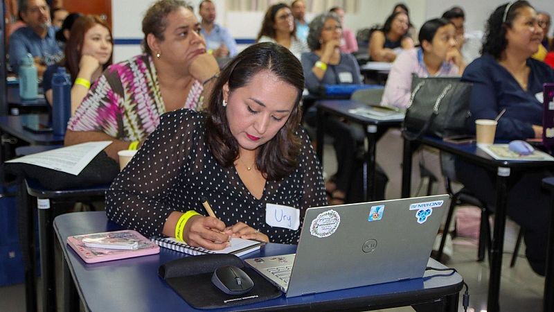 El salto a la economía digital en las MIPYME - Espacio iberoamericano | Escuchar