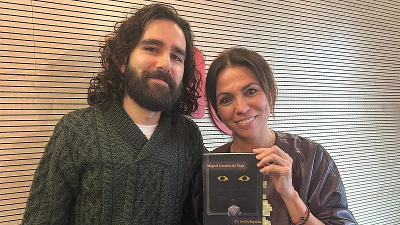 Libros de arena - Miguel Garrido de Vega y 'La noche líquida' - Escuchar ahora
