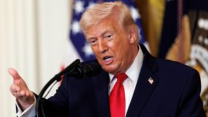 A mi manera, m�s o menos con Pedro Piqueras: Donald Trump entre negocios, pol�micas y tensiones internacionales