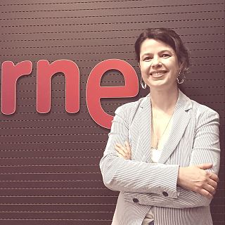 Dialenguando con Lola Pons: el misterio del volumen al hablar