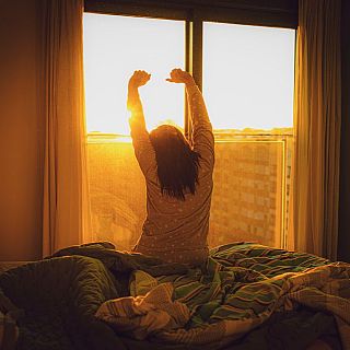 Del hecho al dicho: "No por mucho madrugar amanece más temprano"