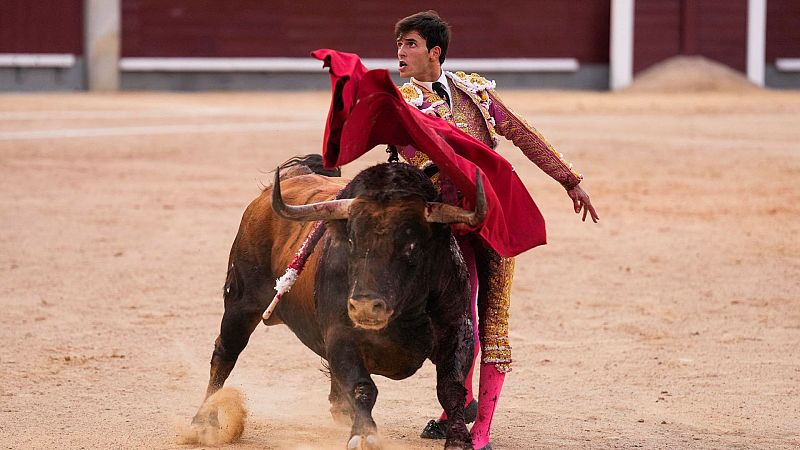 Entrevistas a Samuel Navalón y a Pablo Aguado y Ferias de Valencia, Castellón e Illescas - Clarín | Escuchar