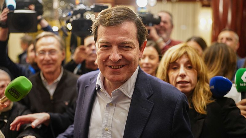 El PP gana con dos diputados más, el PSOE sube otros dos y Vox será clave para la gobernabilidad - Especiales informativos RNE | Escuchar