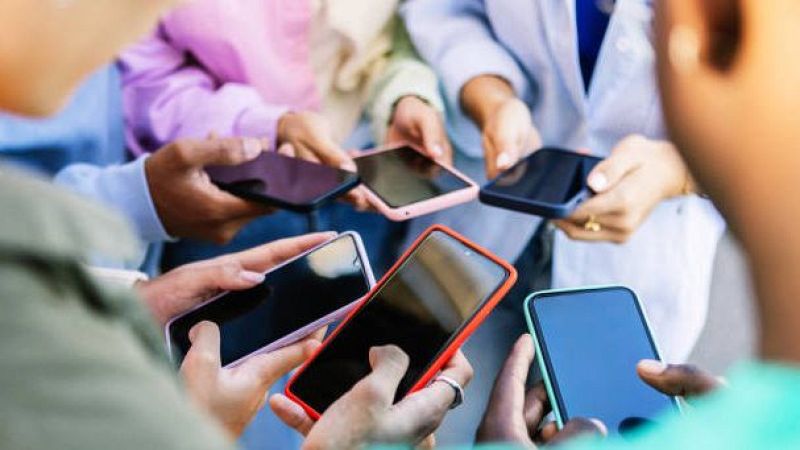 El mat� de R�dio 4 - Sis hores di�ries enganxats al m�bil: s�mptomes, causes i tractament d'aquesta addicci� - El mat� de R�dio 4 | Escoltar