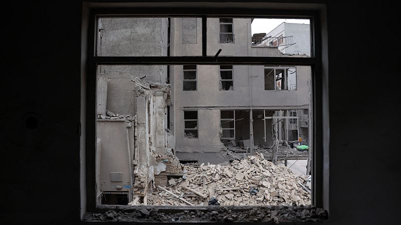 Crónica internacional - Israel ha bombardeado instalaciones de la Guardia Revolucionaria en Teherán y otras ciudades iraníes - Escuchar ahora