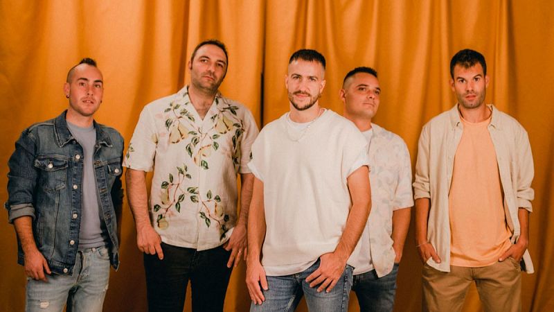 ETS visita el Xavif�rnia abans d'aterrar al Palau Sant Jordi - Xavif�rnia | Escoltar