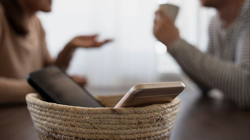 Móviles sin redes sociales, Día del Cómic y Sierra Morena - Lo mejor de la semana en Radio Exterior de España | Escuchar