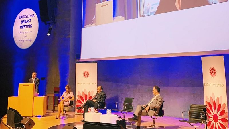 Robots i IA revolucionen la cirurgia mamària al Barcelona Breast Meeting