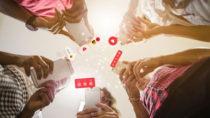 Virals Culturals: Shakira acabar� gira a Madrid, Rosal�a parla de la fe i Bad Gyal arriba al Sant Jordi - Xavif�rnia | Escoltar