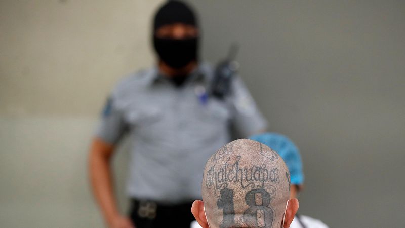 Cinco continentes - La reforma en El Salvador para permitir la cadena perpetua - Escuchar ahora