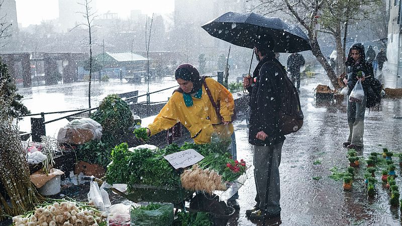 Cinco continentes - Irán intenta celebrar el año nuevo persa en medio de los bombardeos - Escuchar ahora