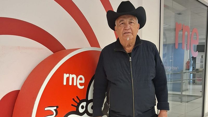 No es un día cualquiera - Entrevista a Eliades Ochoa | Escuchar