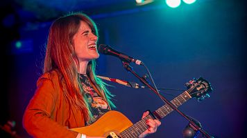 Maria Rod�s, J�lia Colom y Biodramina Mood