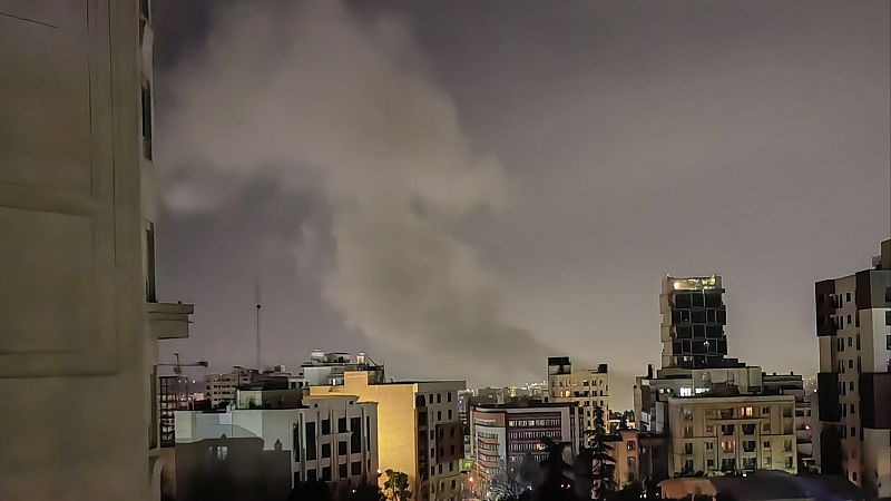 Crónica internacional -  Irán no cede ante EEUU y eleva el tono de sus amenazas, que incluyen destruir las infraestructuras energéticas en la región y en Israel - Escuchar ahora