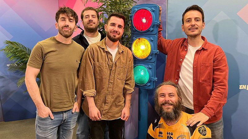 La M.O.D.A: 'La maravillosa orquesta del alcohol' girando con 'San Felices' - Mañana más | Escuchar