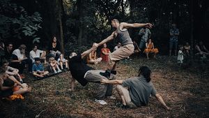 El Sism�graf d'Olot convida a "caminar el m�n i celebrar el cos"