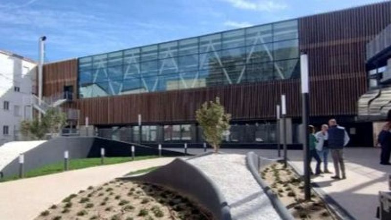 El edificio multifuncional en pleno centro de Madrid - A golpe de bit | Escuchar