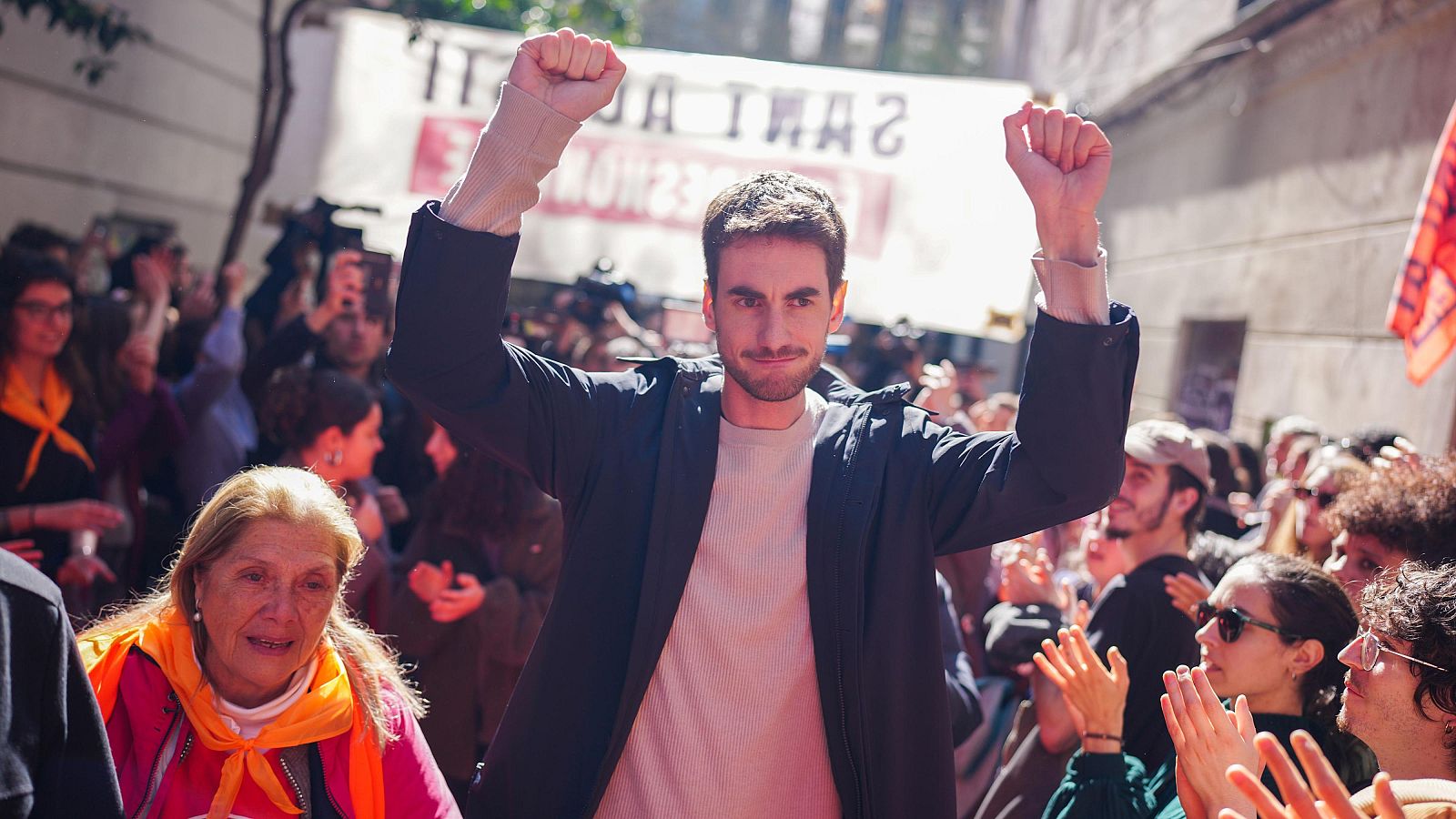 Ajornat el desnonament de Txema Escorça a Gràcia després de la pressió veïnal