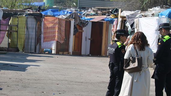 Desallotjats dos assentaments al Pont del Treball Digne de Barcelona
